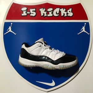 Jordan retro low emerald 11s